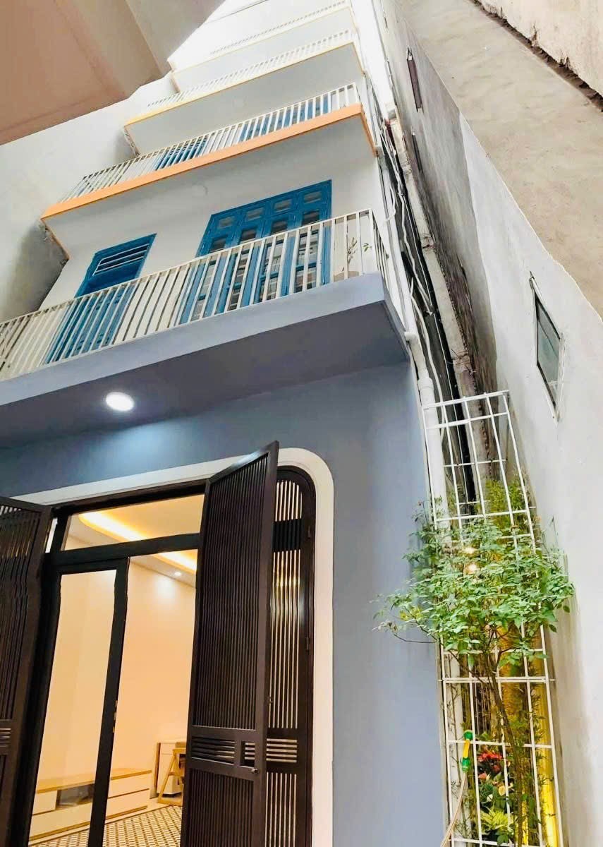 CHÍNH CHỦ CẦN TIỀN BÁN GẤP NHÀ PHỐ HỒ TÙNG MẬU CẦU GIẤY 40m2 x 5 TẦNG NHỈNH 8 TỶ Ô TÔ KD