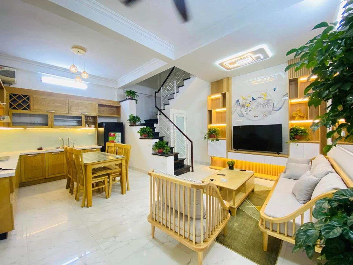 Bán Nhà Gốc Đề-Hai Bà Trưng-60M -MT 4M-Sân vườn-Trong lành-thoáng mát