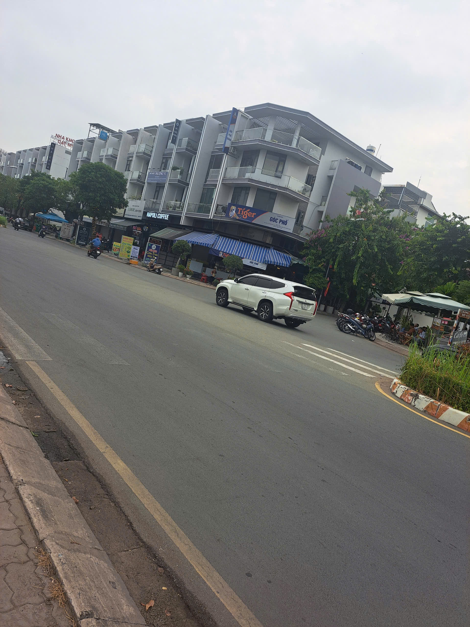 NHINH 17 TỶ. NHÀ VỊ TRÍ RẤT ĐẸP CÓ THANG MÁY VỪA Ở VỪA KINH DOANH .KHU VIP MIZUKI PARK GIÁP Q7, Q8 - CHỦ HỢP TÁC BÁN