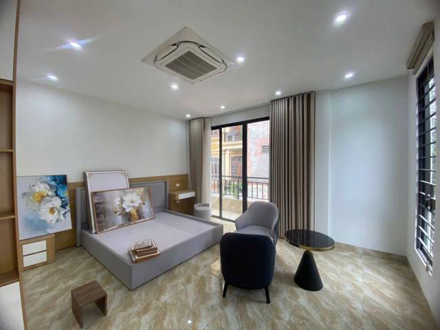 Bán nhà phố Kim Mã Thượng, Ba Đình 6 tầng, mặt tiền 12m, thang máy xịn xò