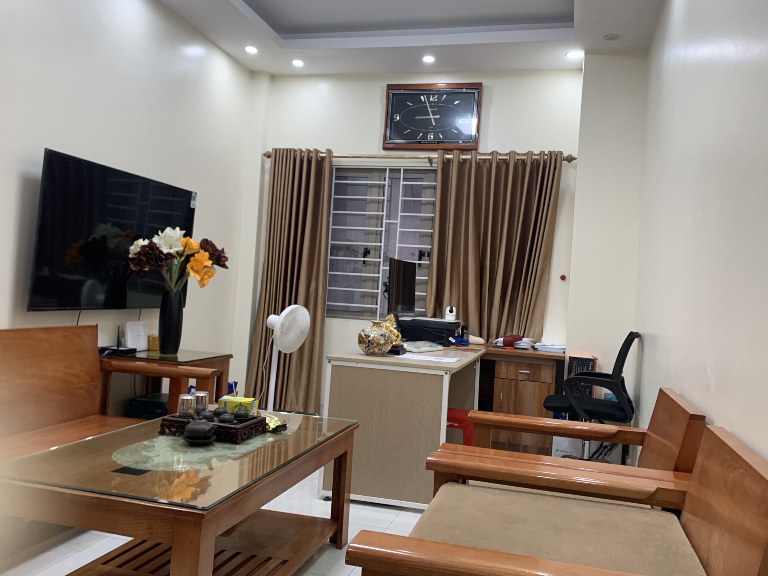 Cho thuê nhà 3 tầng đủ nội thất ngay Vincom Trần Phú