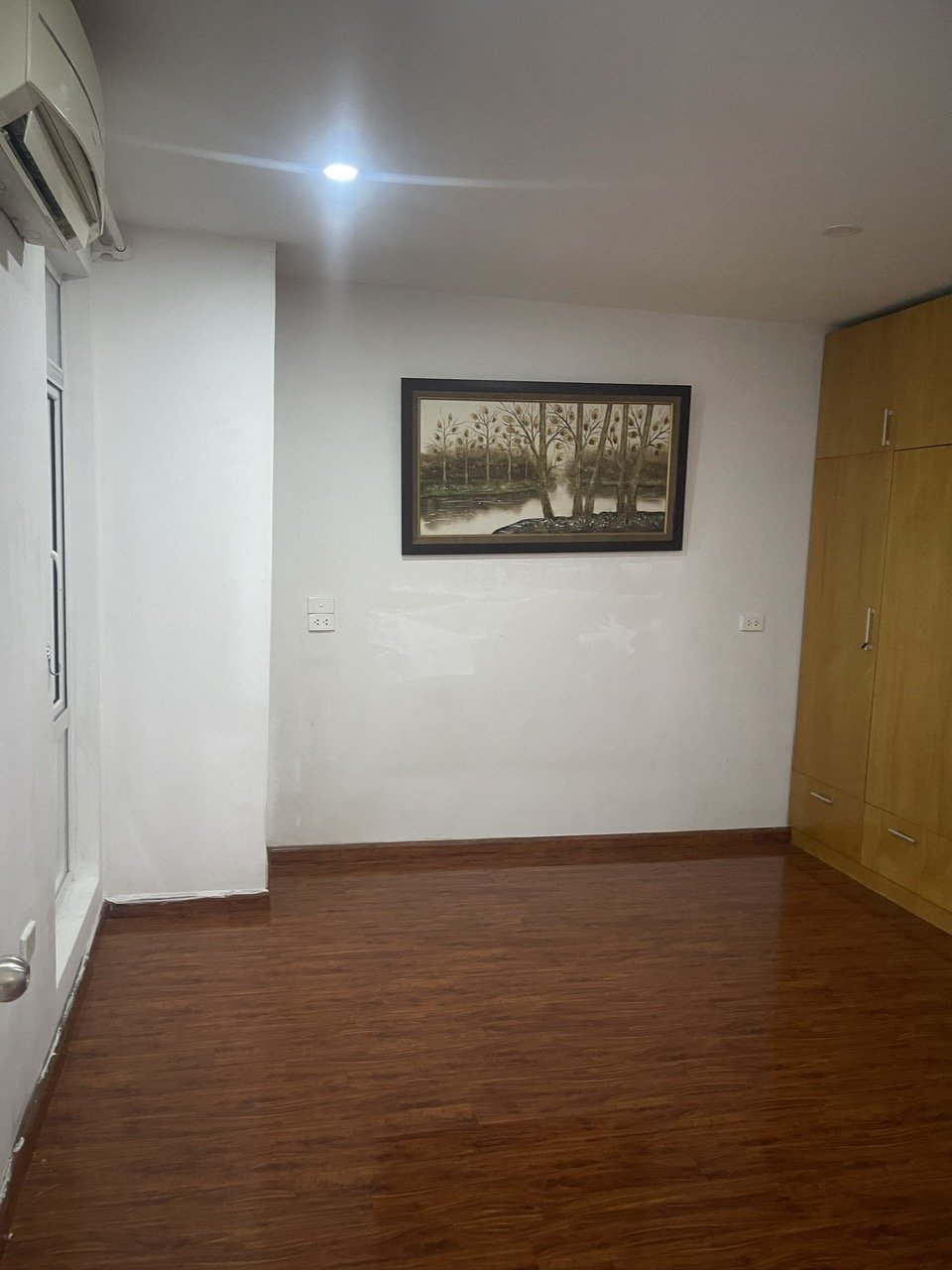 Bán căn hộ chung cư 130m2 chính chủ tòa 24T mặt đường Hoàng Đạo Thúy