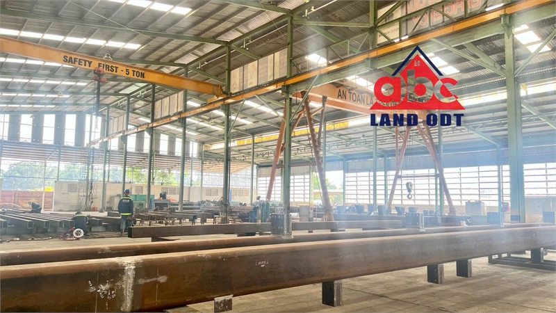 XT035 Sẵn xưởng trống kết cấu khung thép, có sẵn cầu trục hoạt động nhiều ngành nghề