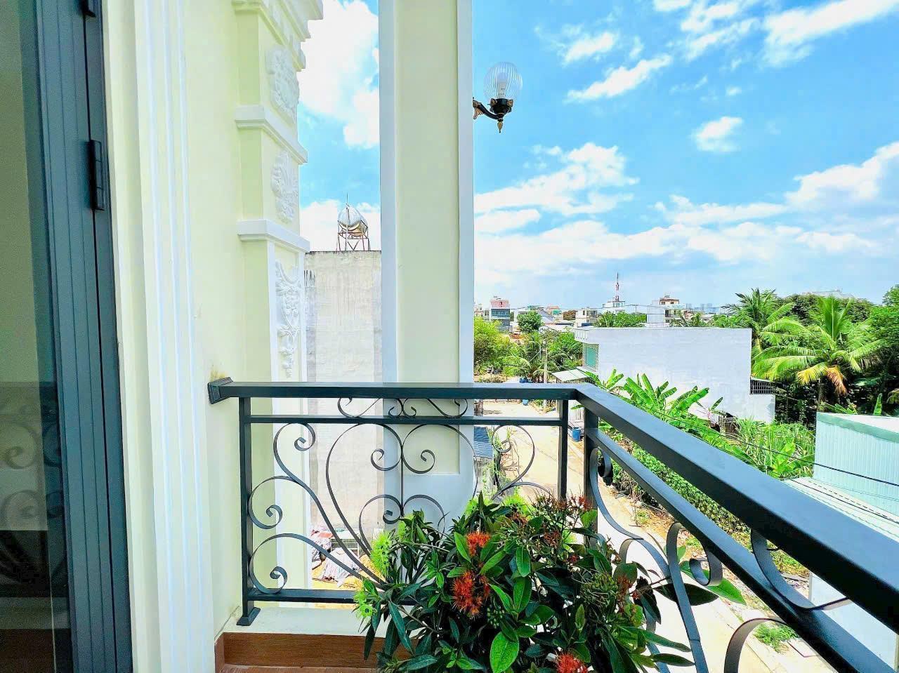 Bán gấp giảm ngay 400tr, nhà đẹp TK 4PN, 3WC, 141m2 tại Rio Casa, Nguyễn Duy Trinh, Q9, chỉ 5,05 tỷ