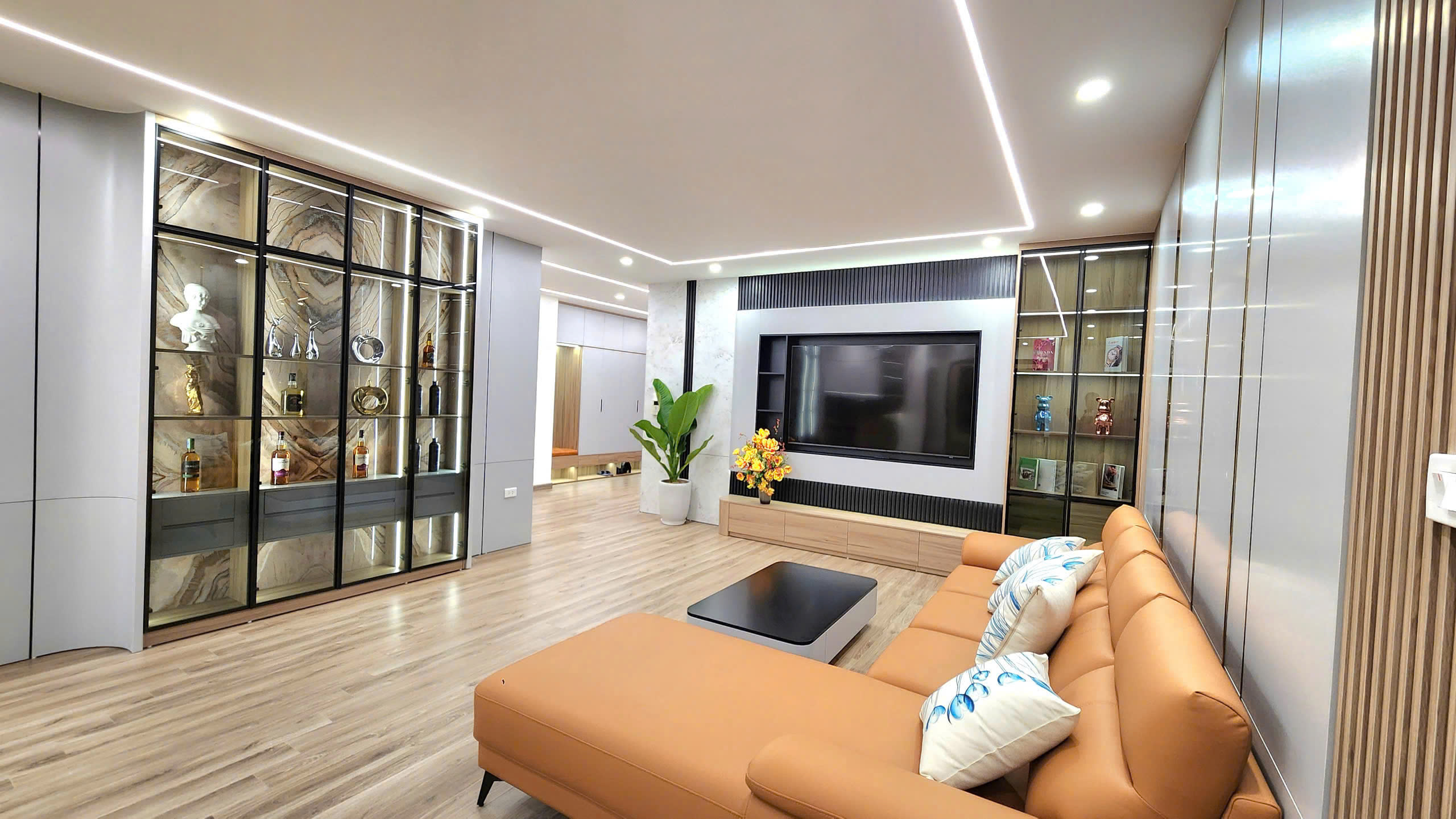 Căn hộ skyvilla 3 ngủ 3 WC, dt 181m2, tòa 25T1, tòa vip nhất khu Trung Hòa - Nhân Chính