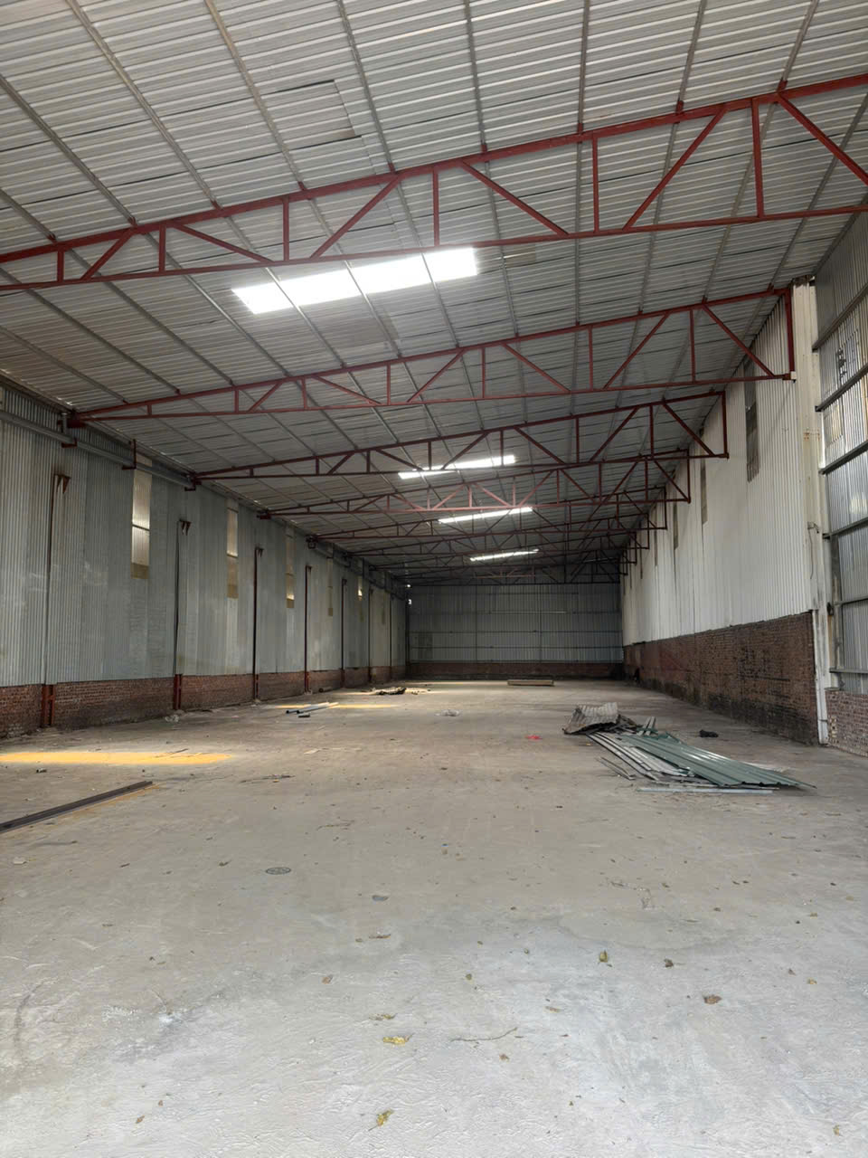 cho thuê kho xưởng tại Yên Thường, Gia Lâm , Hà Nội. Diện tích 1000m, khung thép hộp cao 8m mái chống nóng đường xe
