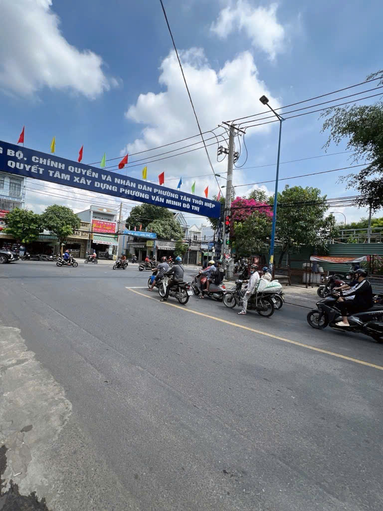 BÁN MTKD ĐỈNH NGAY NGÃ BA DƯƠNG THỊ MƯỜI VÀ TRẦN THỊ NĂM KHÔNG LỖI PT 100M2 NHỈNH 11 TỶ TL
