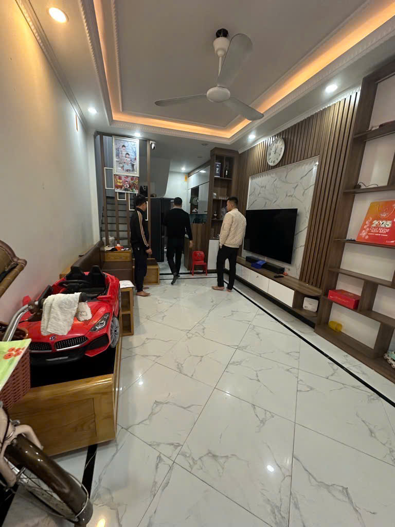 NHÀ ĐẸP Ở NGAY KIM GIANG - NGÕ THẲNG TẮP - 30m2 x 5 Tầng - 7.6 TỶ