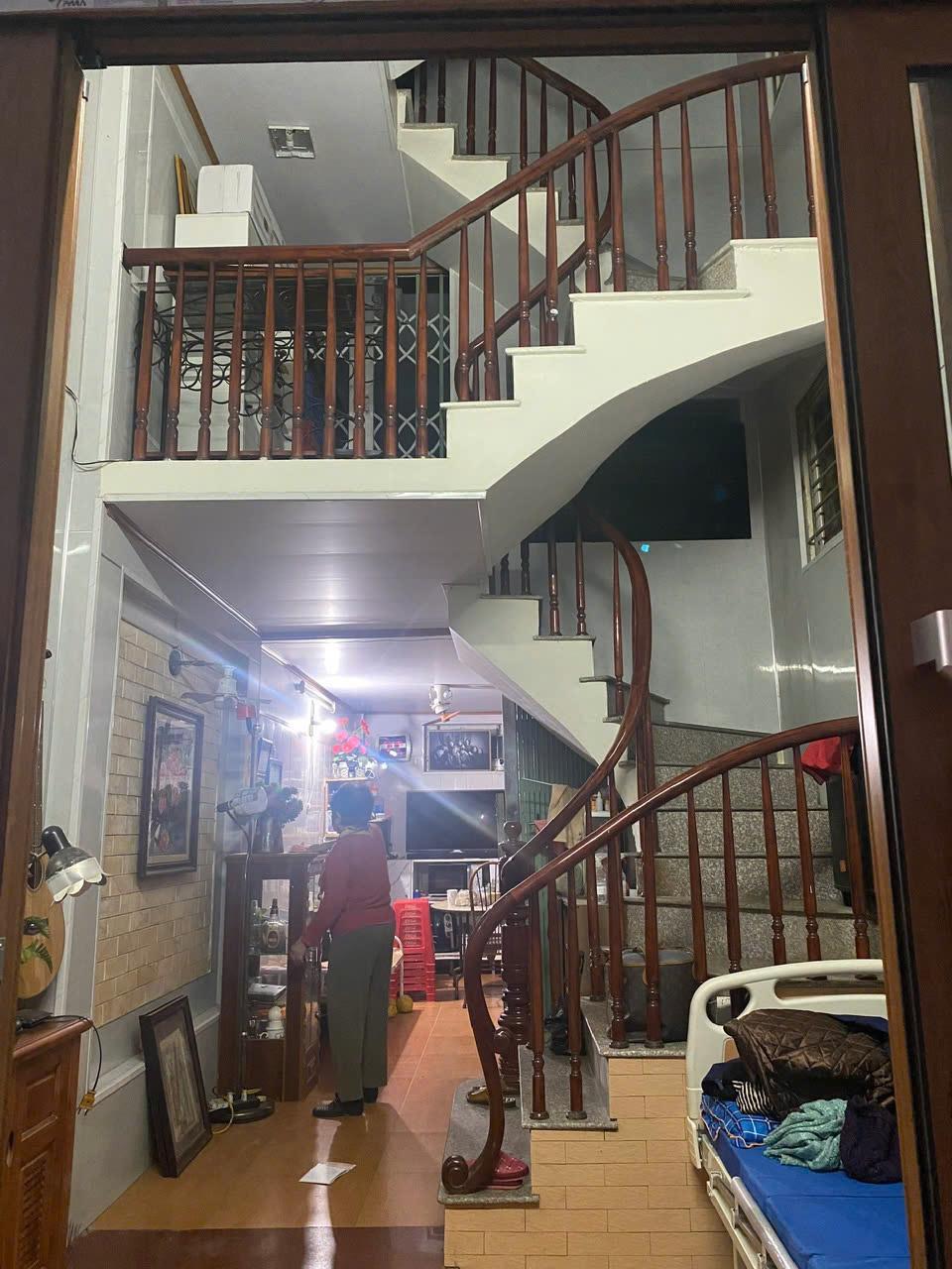 GIÁ TỐT- VỊ TRÍ ĐẸP - CHÍNH CHỦ Cần Bán Nhanh Căn Nhà ngõ Thống Nhất, Phố Đại La