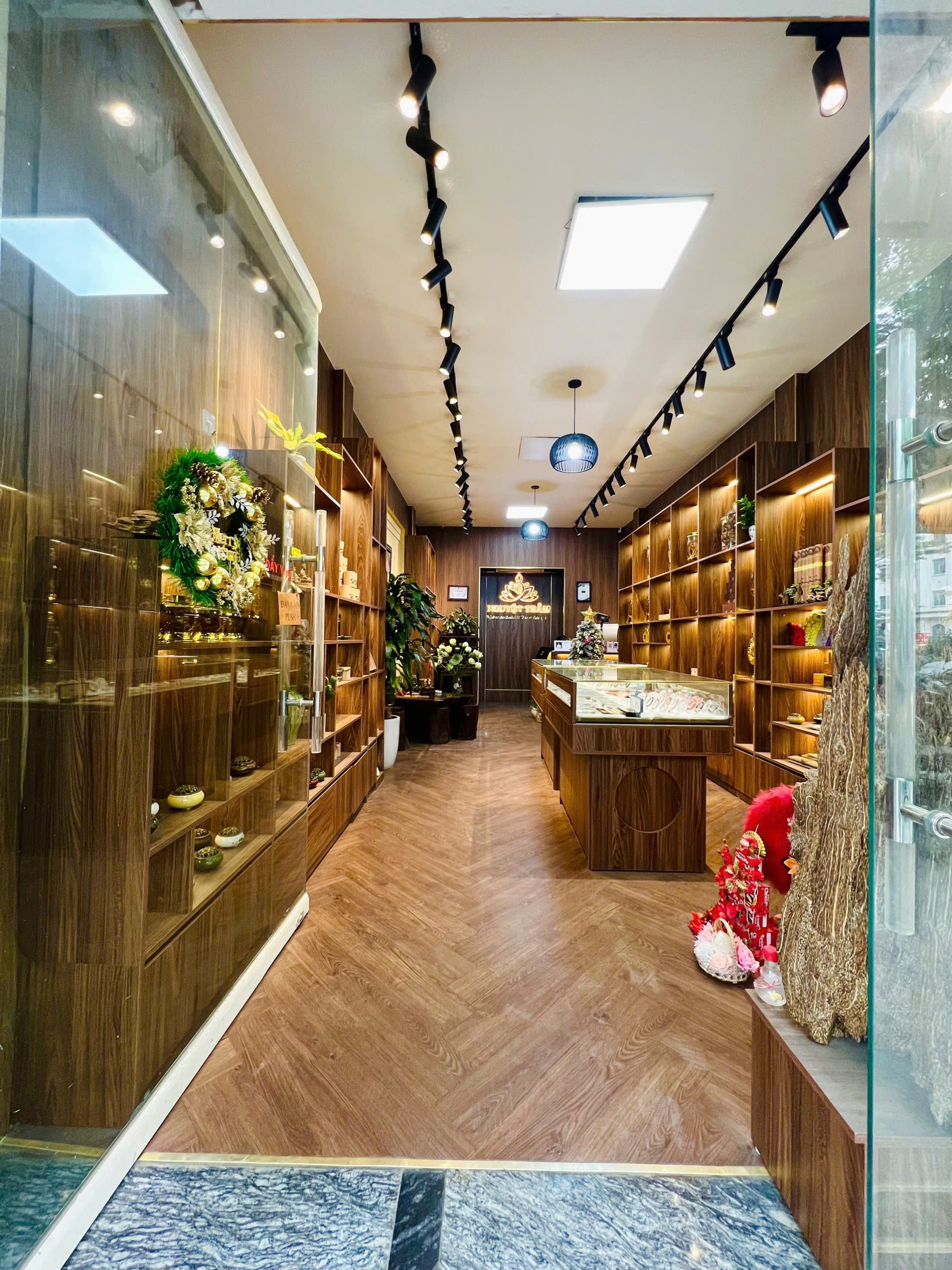 CHÍNH CHỦ SANG NHƯỢNG NHANH TOÀN BỘ CỬA HÀNG TRẦM HƯƠNG TẠI 74 PHỐ HÀO NAM, CHỢ DỪA, ĐỐNG ĐA, HÀ NỘI