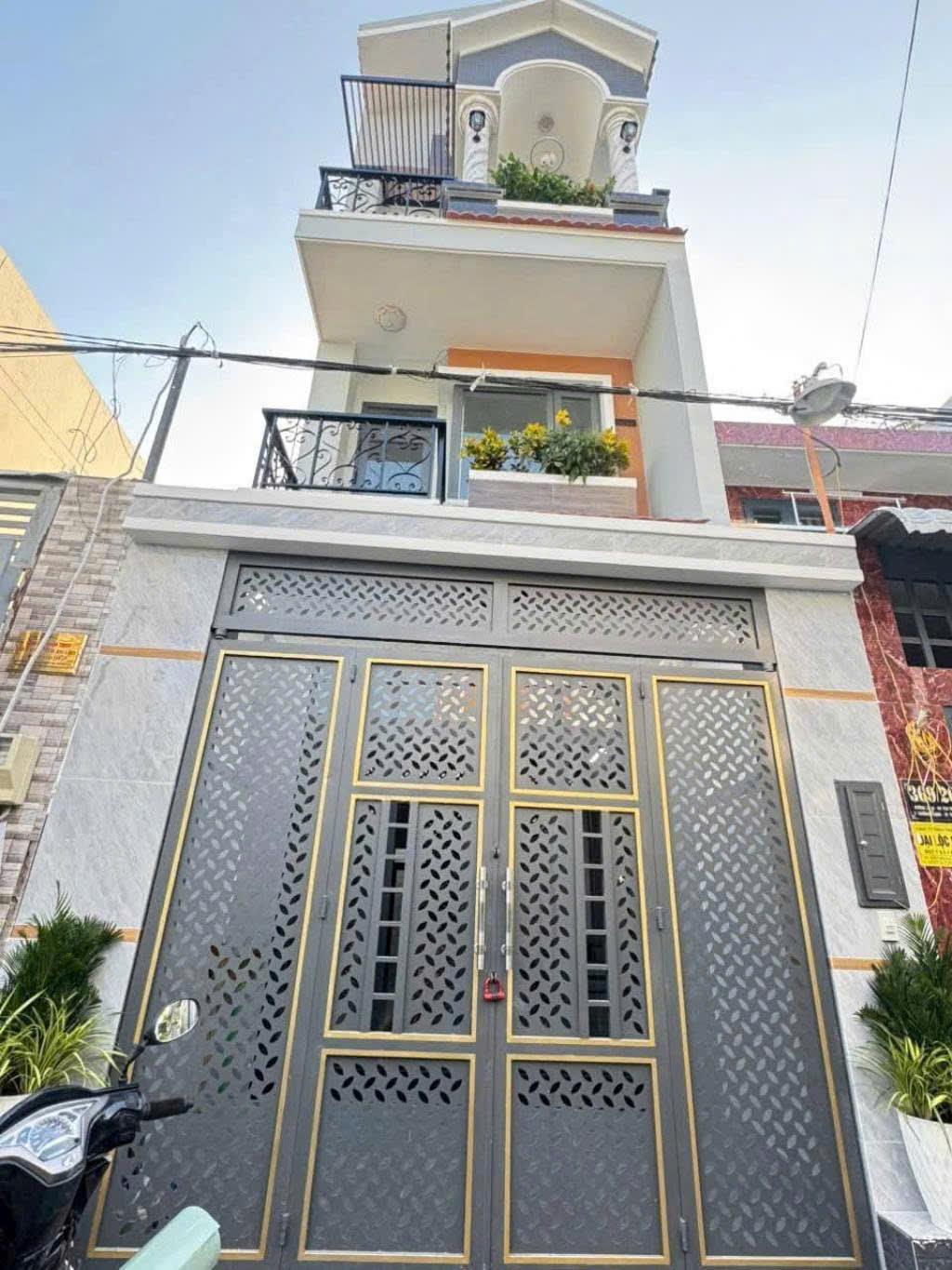 Siêu phẩm NHÀ 3 LẦU Sang - Xịn - Mịn thiết kế hiện đại, cách đường Lò Lu chỉ 50m