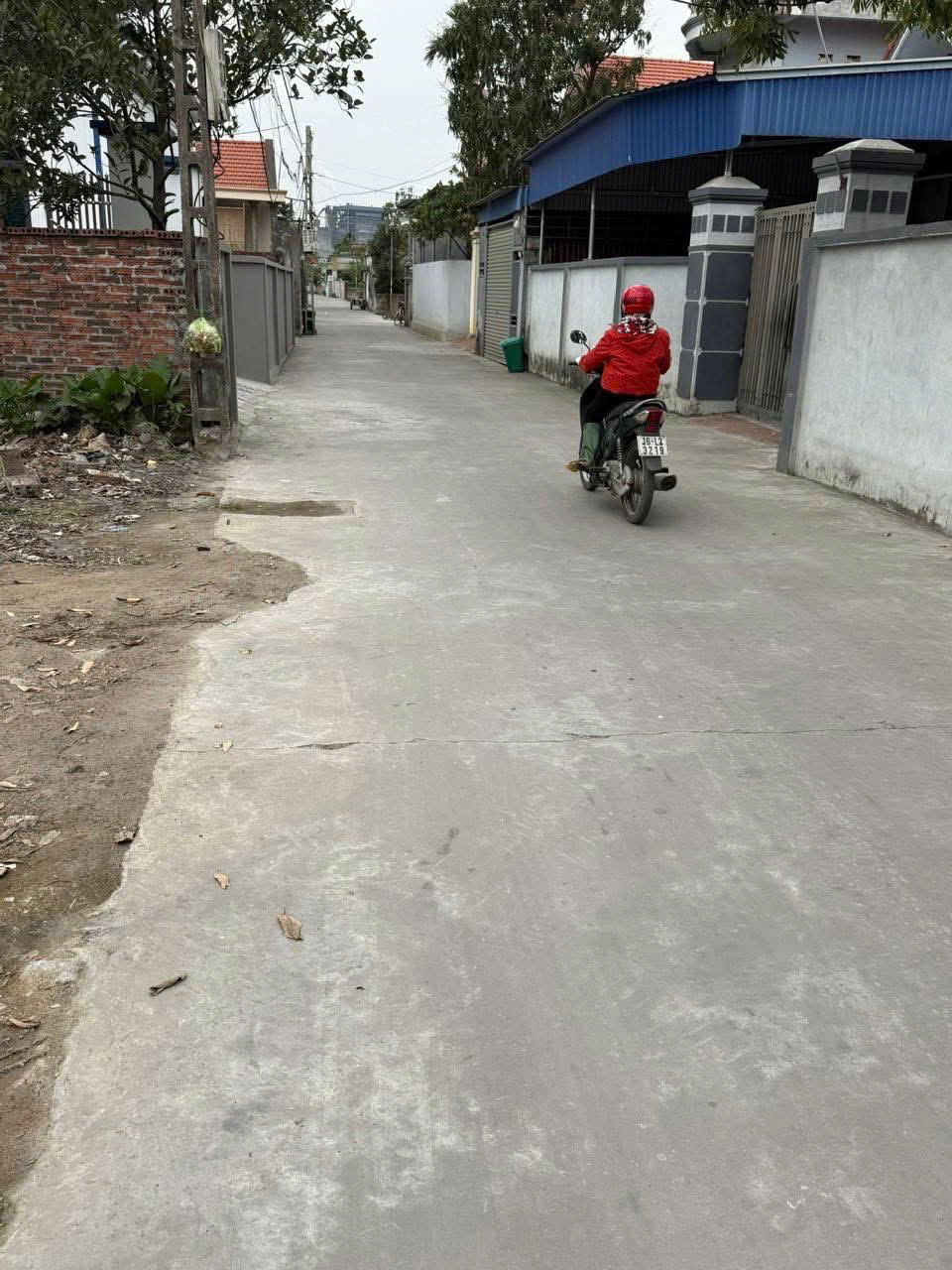 Chính chủ gửi bán lô đất giá công nhân tại nằm trên trục đường rộng thông các ngả 2 oto tránh nhau tại Phường Tam Hưng,