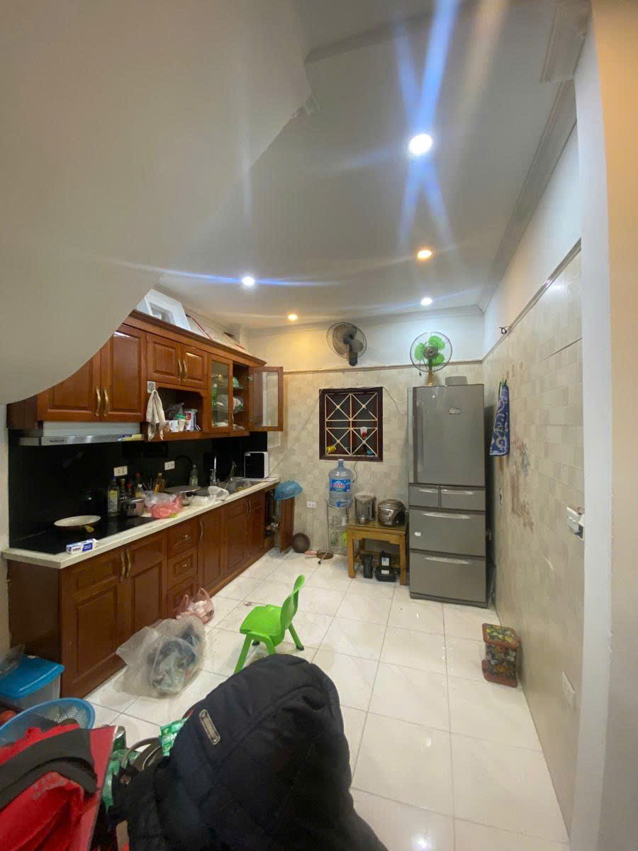 Bán nhà phố Láng Hạ - Sổ 40m x 4T tổng 4 phòng ngủ - ngõ nông nhà còn mới - Tặng lại nội thất