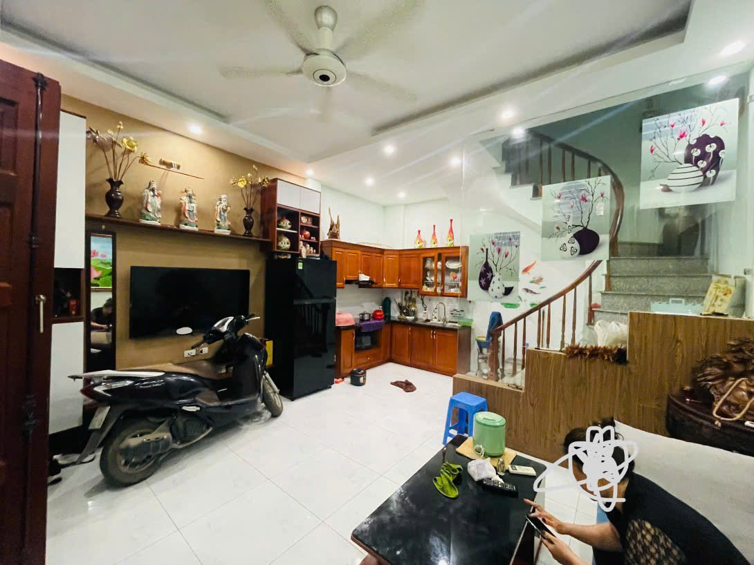 CẦN BÁN GẤP NHÀ NGUYỄN TRÃI, TẶNG NỘI THẤT XỊN, CHỈ 7.2 TỶ.