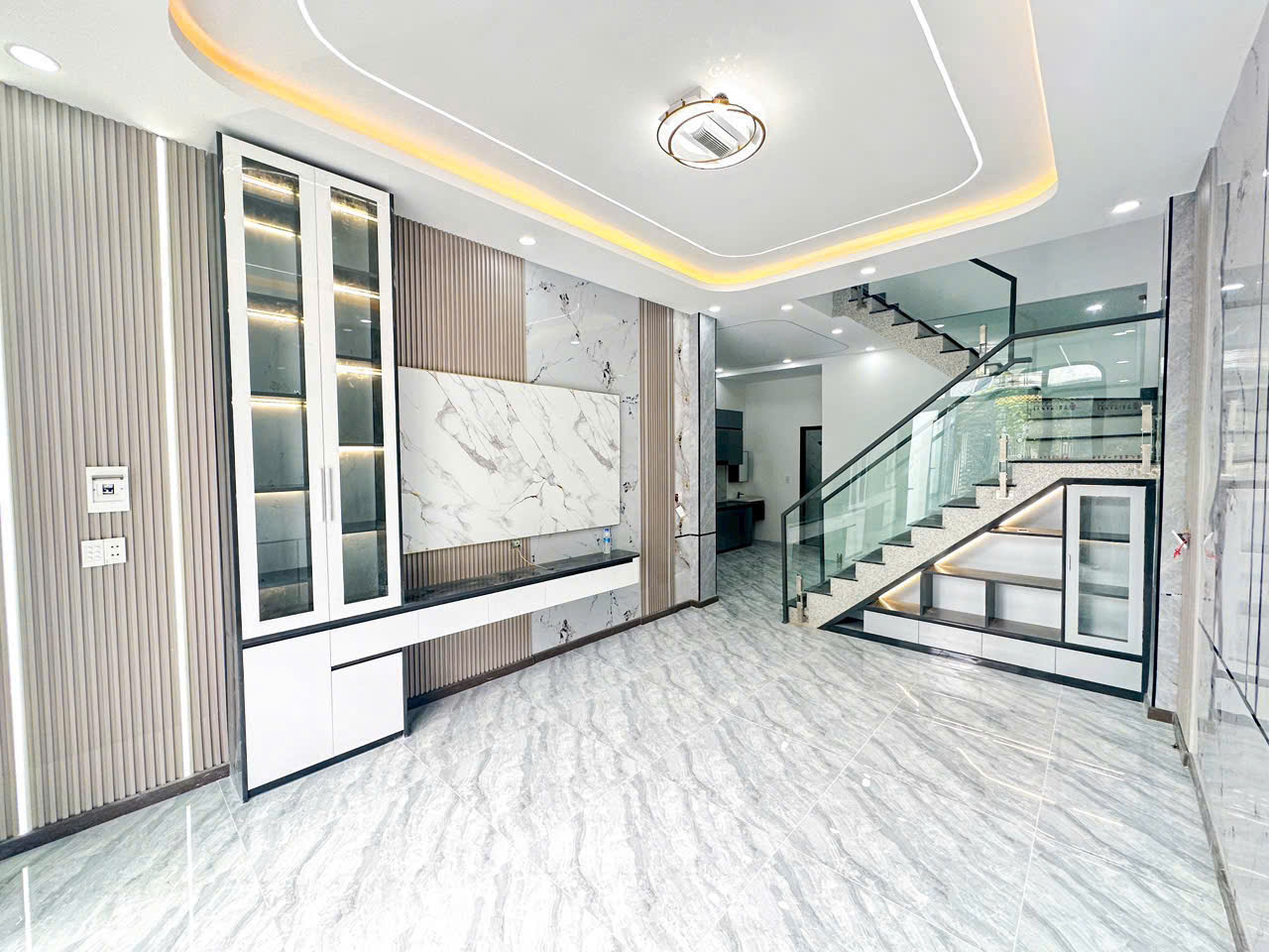 Bán nhà 2 Tầng Bửu Hòa,full nội thất đẹp xịn mịn,đường xe hơi đổ cửa