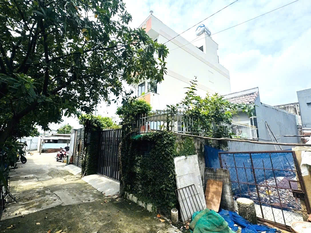 tHÔNG SỐ VÀNG, MẶT TIỀN, gIÁ RẺ, HXH, 110M2 PHÚ Hửu, Quận 9, chỉ 4 ty hơn