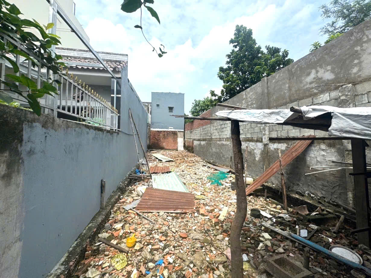 tHÔNG SỐ VÀNG, MẶT TIỀN, gIÁ RẺ, HXH, 111M2 PHÚ Hửu, Quận 9, chỉ hơn 4 ty .