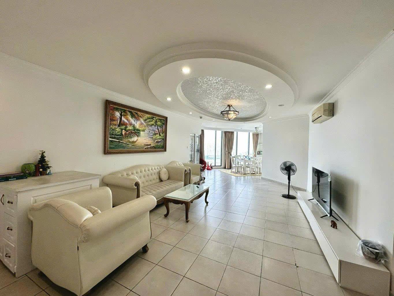 Chỉ 5tỷ75-PENTHOUSE 192m2-VIEW THÀNH PHỐ-NỘI THẤT SẴN- CC Phúc Yên TÂN BÌNH