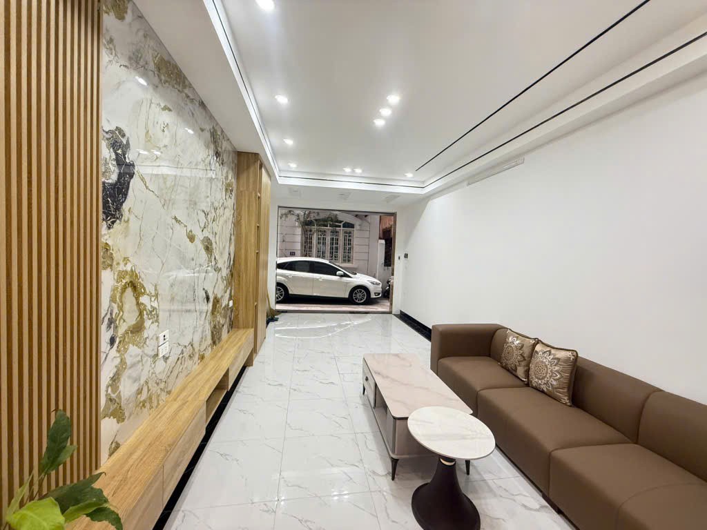 CỰC HIẾM PHỐ HOÀNG VĂN THÁI, MẶT NGÕ THÔNG, Ô TÔ, KD, GIÁ 12.5 TỶ.