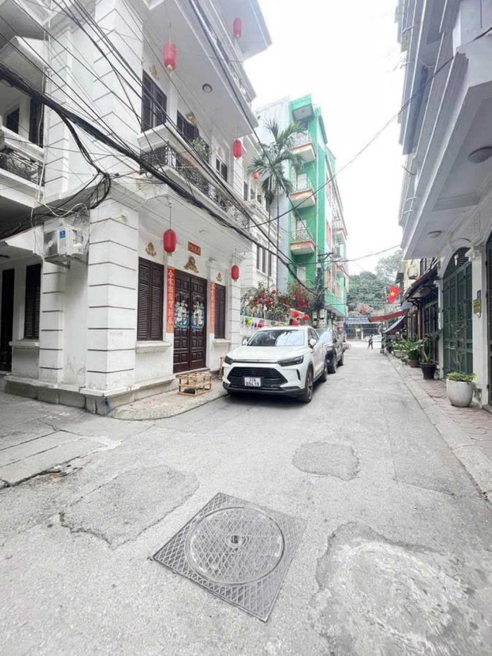 HÓT HOÀNG VĂN THÁI, Ô TÔ KINH DOANH GIÁ 12.6 TỶ.