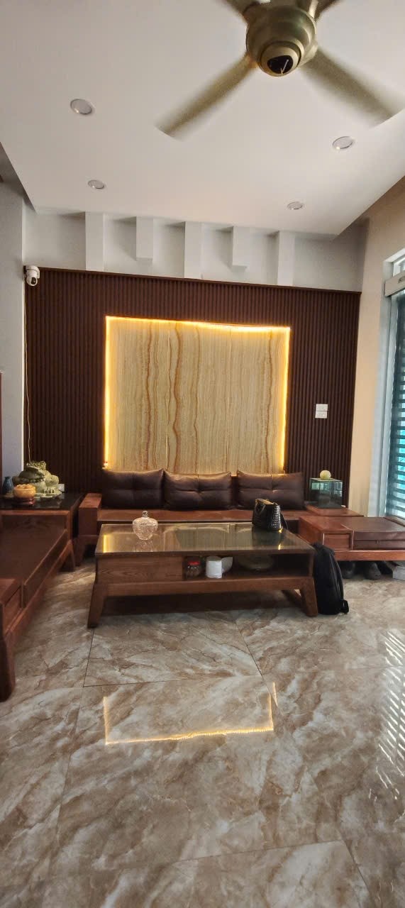 NHÀ ĐẸP, Ô TÔ ĐÕ CỬA , THANG MÁY , LÔ GÓC NGÕ PHỐ HOÀNG ĐẠO THÀNH , DT 30/35M2 X 6T X 5.2 MT . GIÁ NHỈNH 11,5 TỶ .