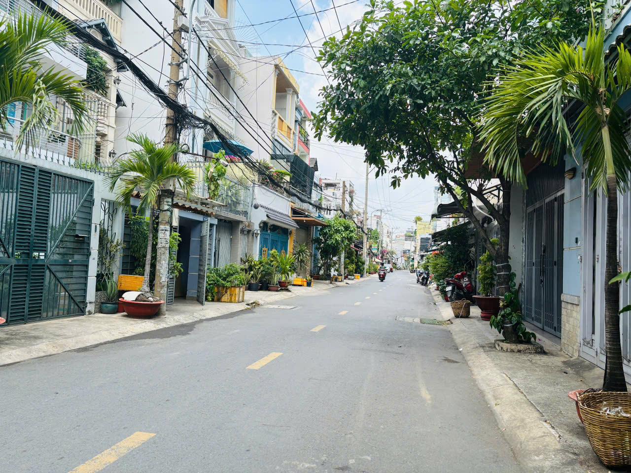 BÁN GẤP-LÔ GÓC-HẺM 8M XE HƠI NÉ-70m2 -3 TẦNG 5x14-CHỢ THẠCH ĐÀ-GÒ VẤP