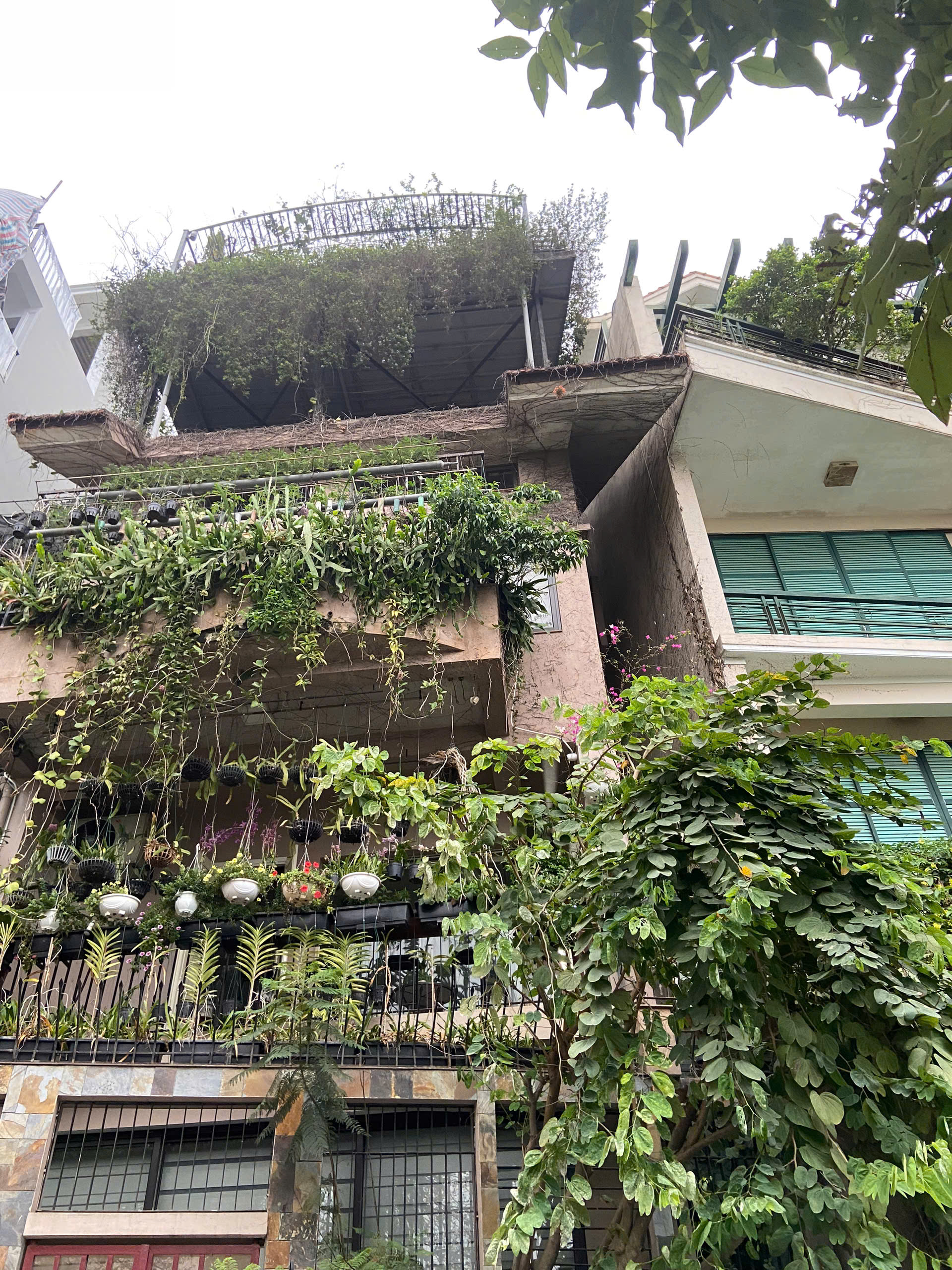 Lô góc 2 mặt ngõ, ô tô vào nhà phố Hào Nam, Đống Đa, kinh doanh, 62m, mặt tiền 5.5m, 15.2 tỷ.