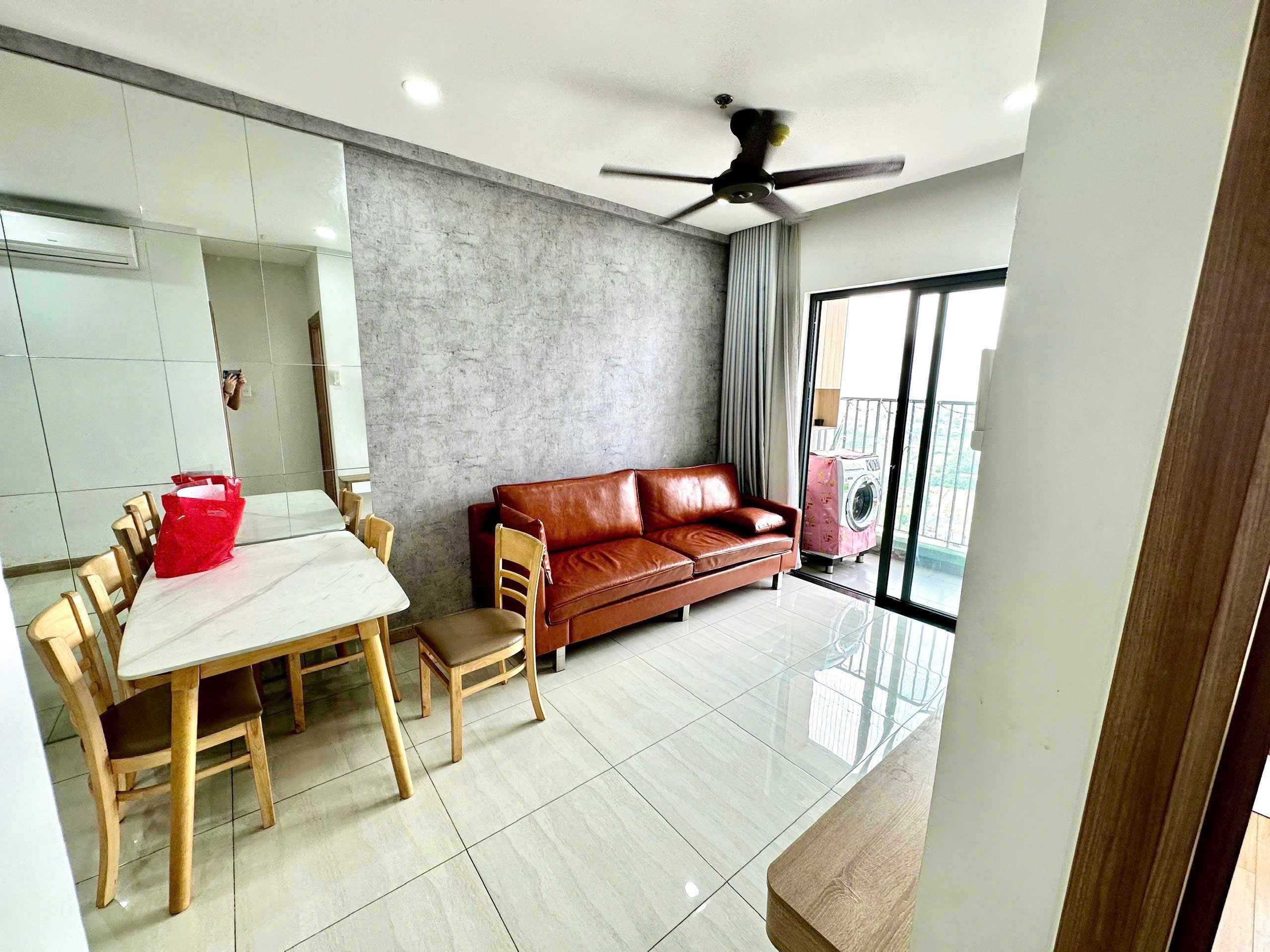 Bình Dương ! Mình chính chủ cần bán căn hộ B21.20 full nội thất và thiết bị. Tel : 0917789279 ( chính chủ )