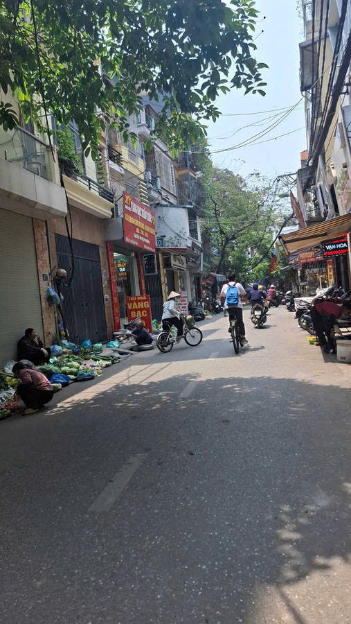 Bán nhà ô tô tránh Nguyễn Khang, thang máy, vỉa hè, kinh doanh cực kỳ sầm uất, KD đủ loại hình