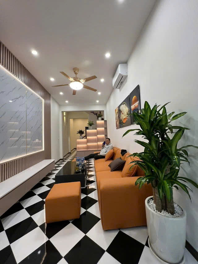 Bán nhà phố Nguyễn Chính - Hoàng Mai. dt 46m x 5 tầng, lô góc kinh doanh, ô tô tránh