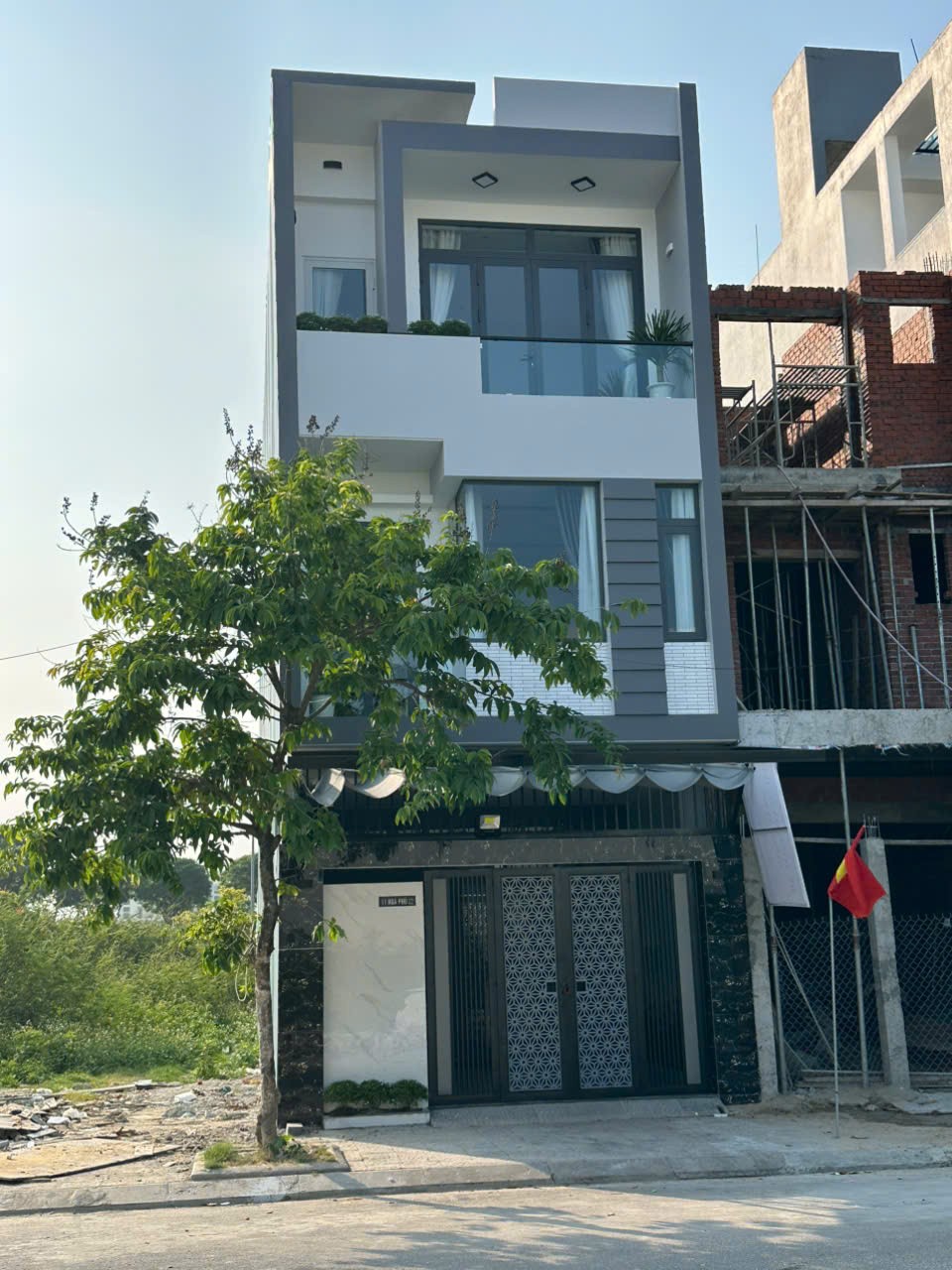 CHÍNH CHỦ BÁN NHANH CĂN NHÀ TẠI Đường Hoà Phú 22, Rộng 7,5m lề đường 3m Khu quy hoạch Điện âm.