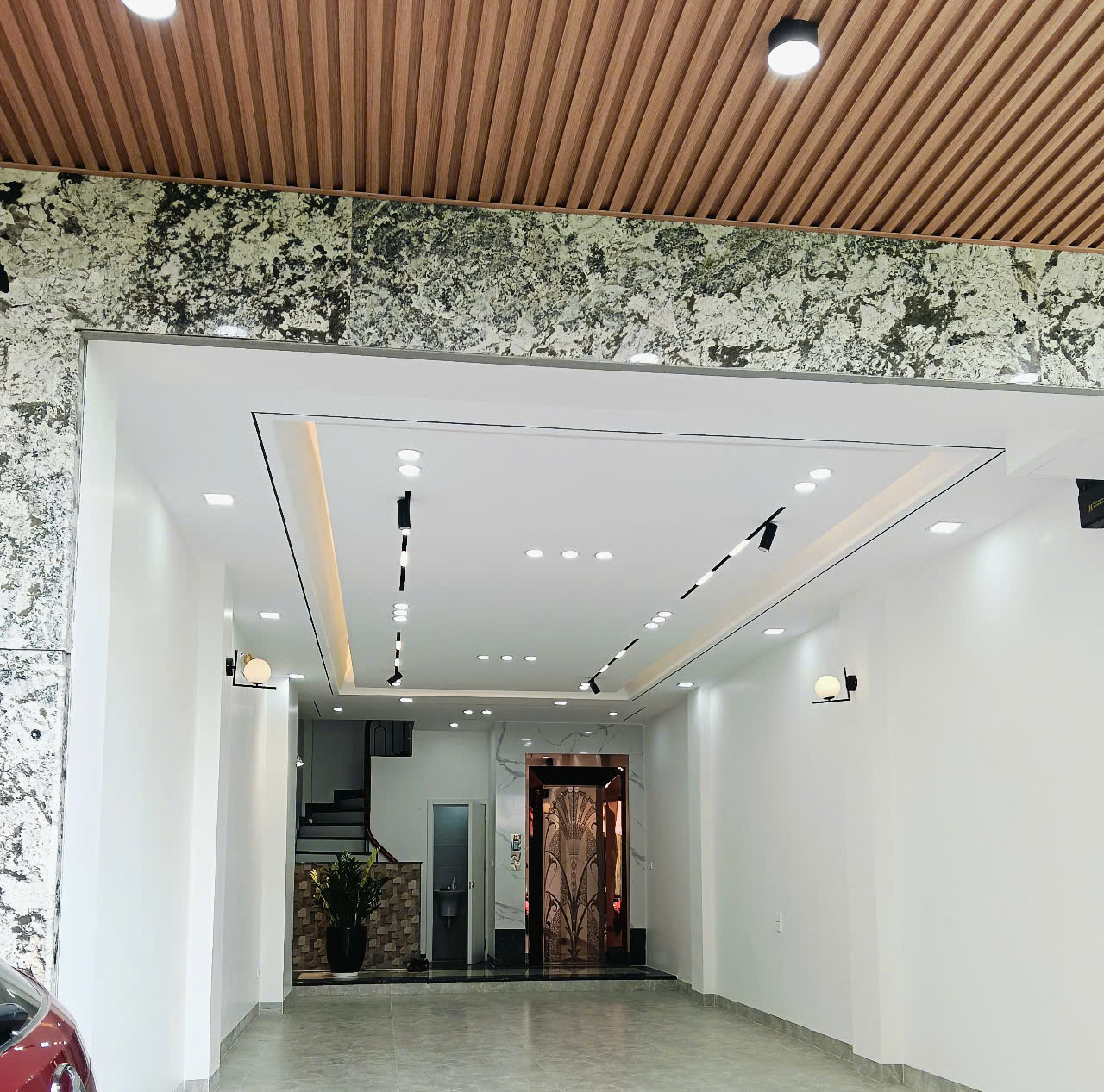 BÁN NHÀ BỒ ĐỀ NGÕ THÔNG - GẦN PHỐ - NHÀ MỚI - THANG MÁY 52M - 10,5 TỶ