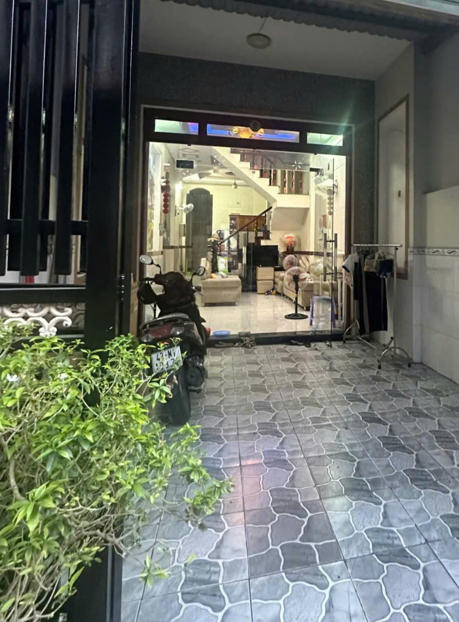 BÁN NHÀ NHANH - DT 80M2 - HẺM XE HƠI - VÀO NHÀ - NGAY TRUNG TÂM - DĨ AN ĐƯỜNG XE TẢI TRƯỚC NHÀ
