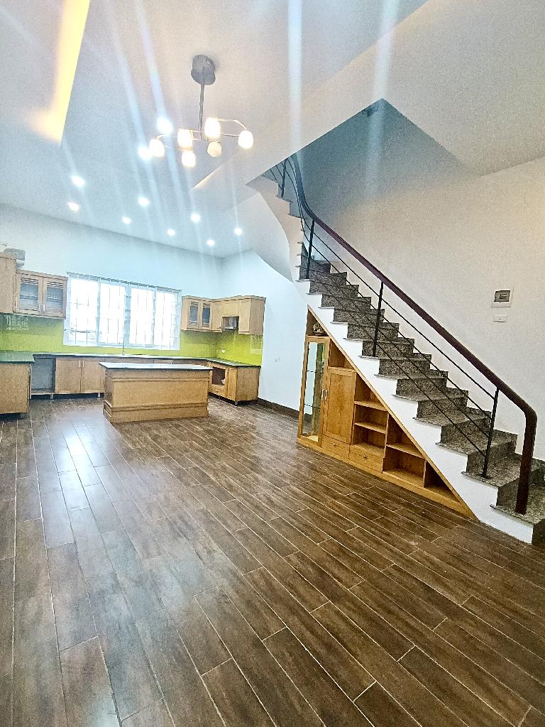 KINH DOANH - HAI THOÁNG - Ô TÔ GẦN - BÃI XE NGAY NHÀ - LẠC LONG QUÂN - GẦN 50M2 - HƠN 9 TỶ