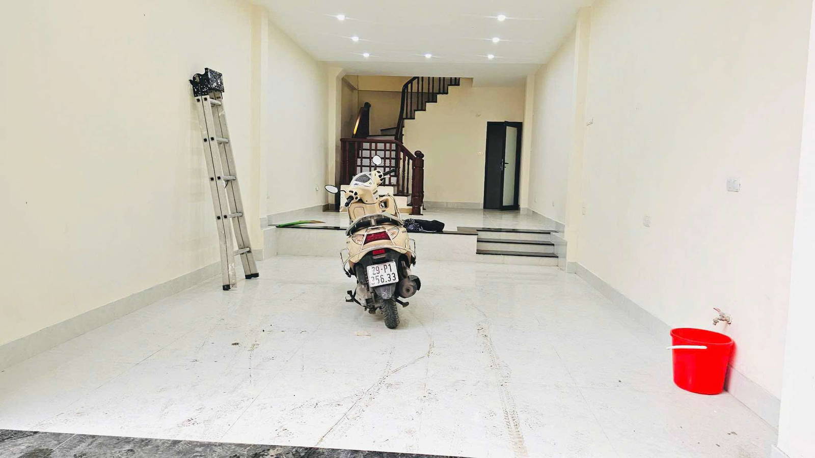 Bán nhà Định Công, Hoàng Mai, 49m2, 5 tầng, MT 4.2m, ô tô, 12.6 tỷ