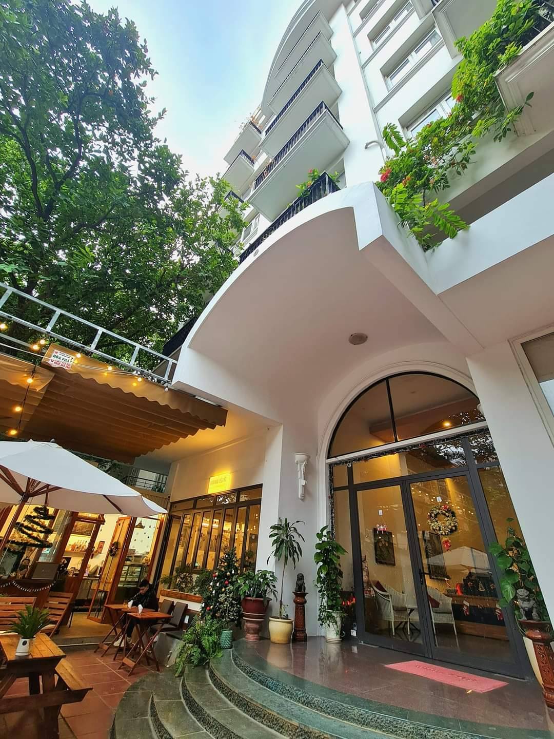 CẦN BÁN TÒA CĂN HỘ APARTMENT DIỆN TÍCH 640M XÂY 8 TẦNG, MẶT TIỀN SIÊU RÔNG 20M, GIÁ CHÀO 265 TỶ, TRÊN MẶT ĐƯỜNG TÂY HỒ, HÀ NỘI