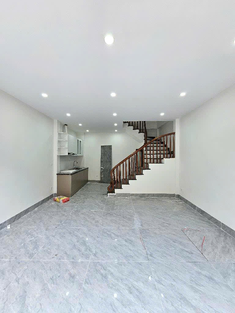 CHÍNH CHỦ BÁN NHÀ THẠCH BÀN - 40M2 - SAU CHỢ - Ô TÔ VÀO NHÀ - 6 TẦNG - FULL NT - HƠN 6 TỶ