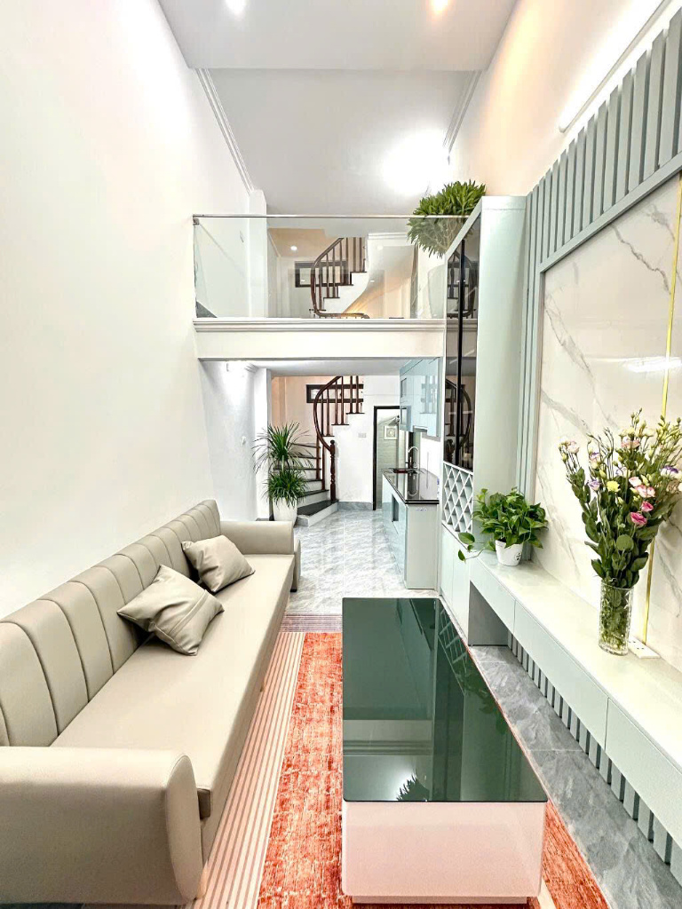 PHÂN KHÚC HIẾM - SỔ ĐỎ VUÔNG - NHÀ ĐẸP-XE TẢI CÁCH 20M-NGÕ XE BA GÁC