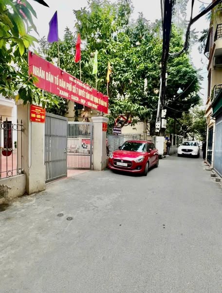 Bán nhà 5T ngõ 266 Nguyễn Văn Cừ thông Hồng Tiến. 48m, bãi xe gần 10 tỷ 2 có thương lượng. LH 0936123469