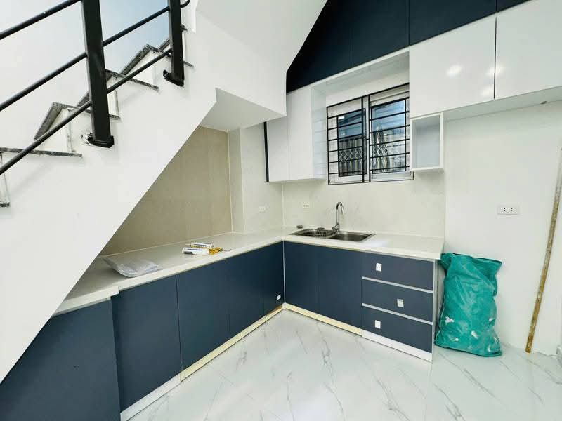 BÁN NHÀ HOÀNG CẦU –20M Ô TÔ TRÁNH – KINH DOANH – 2 THOÁNG – GẦN HỒ