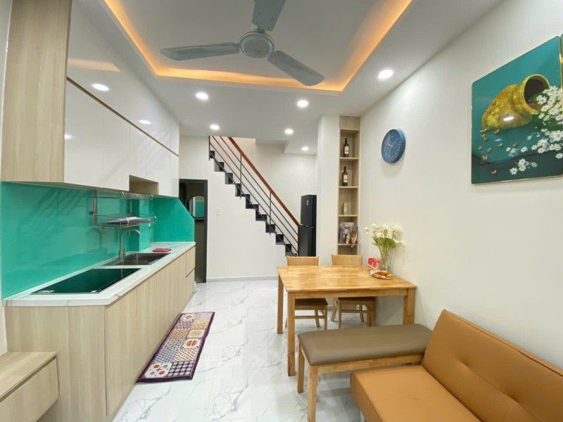 SÁT D2 NGUYỄN GIA TRÍ - ĐH NGOẠI THƯƠNG - NHÀ ĐẸP 2 TẦNG 2PN, FULL NỘI THẤT, CHỈ XÁCH VALI VÀO Ở - CHỈ 3.05 TỶ