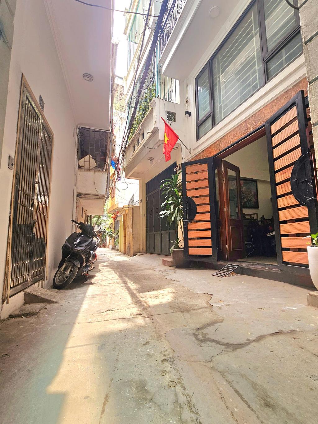 Khu phân lô VIP Quận Hai bà trưng-VỊ TRÍ ĐẸP - NGÕ THÔNG - 6 TẦNG THANG MÁY - SỔ ĐỎ CHÍNH CHỦ NỞ HẬU.