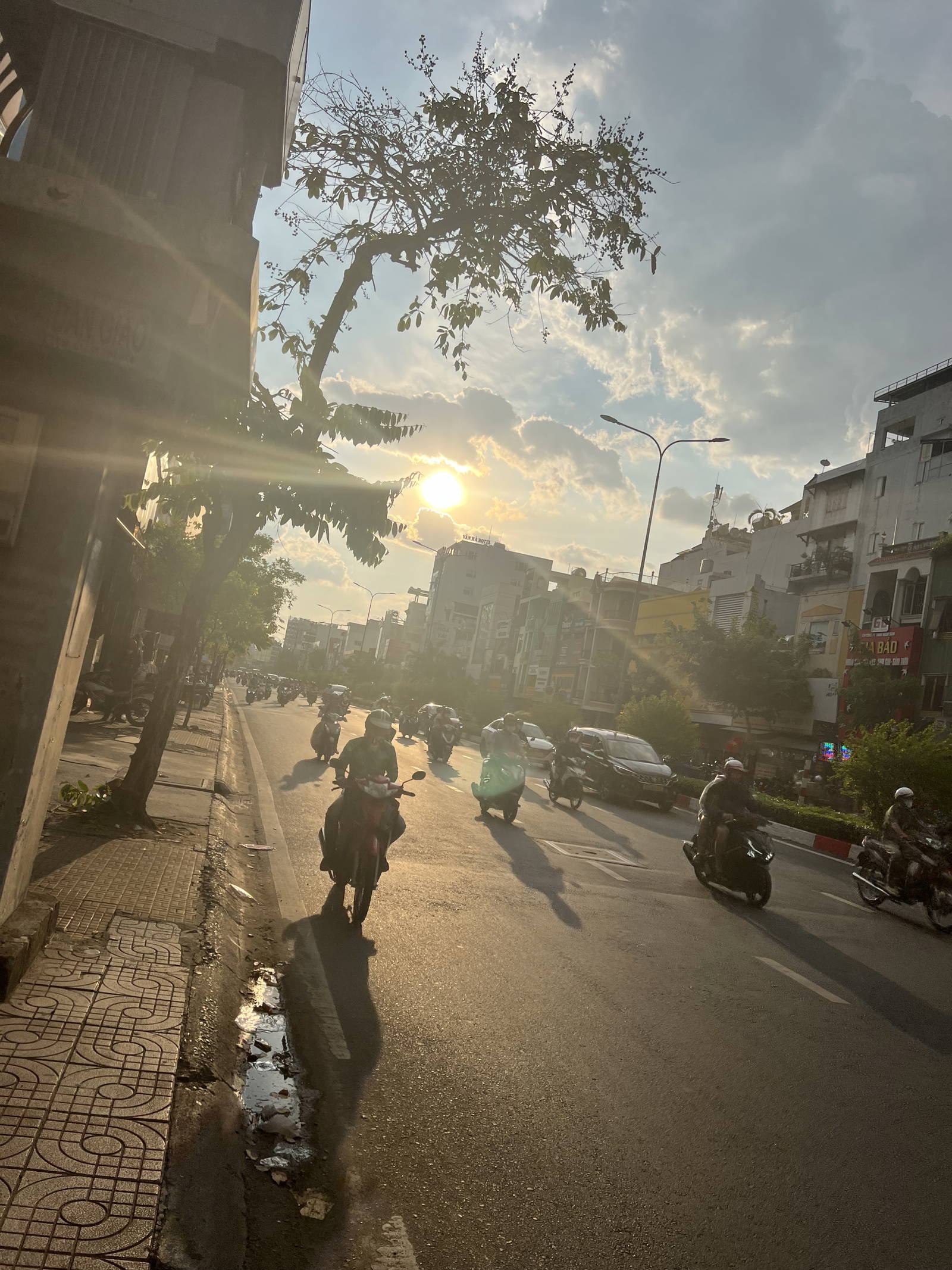 BÁN NHÀ CỘNG HÒA, P 13, Q TÂN BÌNH, 142M, 45 TỶ.