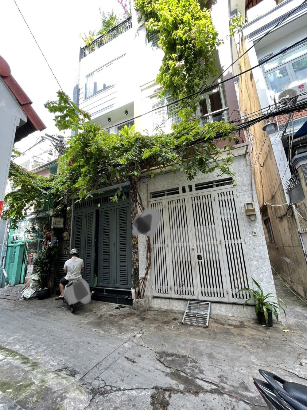 PHƯỜNG 8 VIP- GIÁP TRUNG TÂM Q 10 - HẺM 3.5M THÔNG LẠC LONG QUÂN- 3 TẦNG - 2 PN- VÀI BƯỚC HẺM XE HƠI - GIÁ 4.85 TỶ