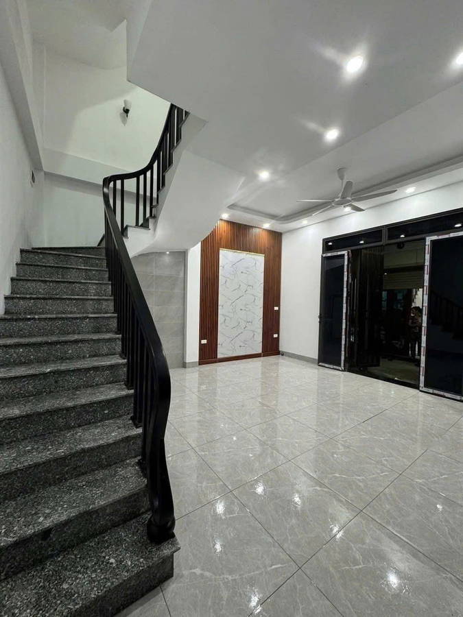 BÁN NHÀ LA TINH – 5 TẦNG ĐẸP – NỘI THẤT CƠ BẢN – HOÀI ĐỨC