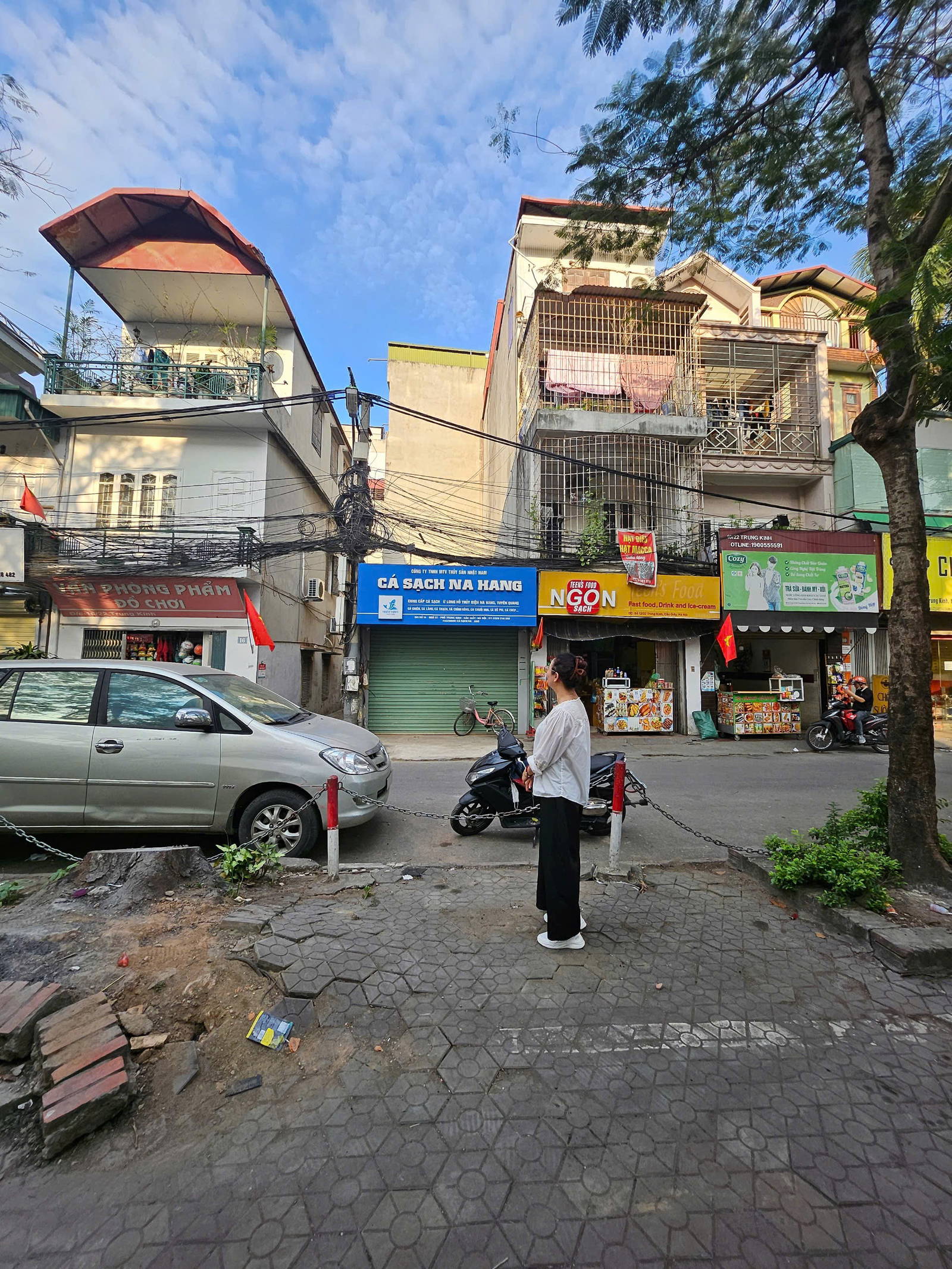 BÁN LÔ GÓC TRUNG KÍNH – CẦU GIẤY, 51M², NHÀ CẤP 4, MT 4M, GIÁ 16,8 TỶ!