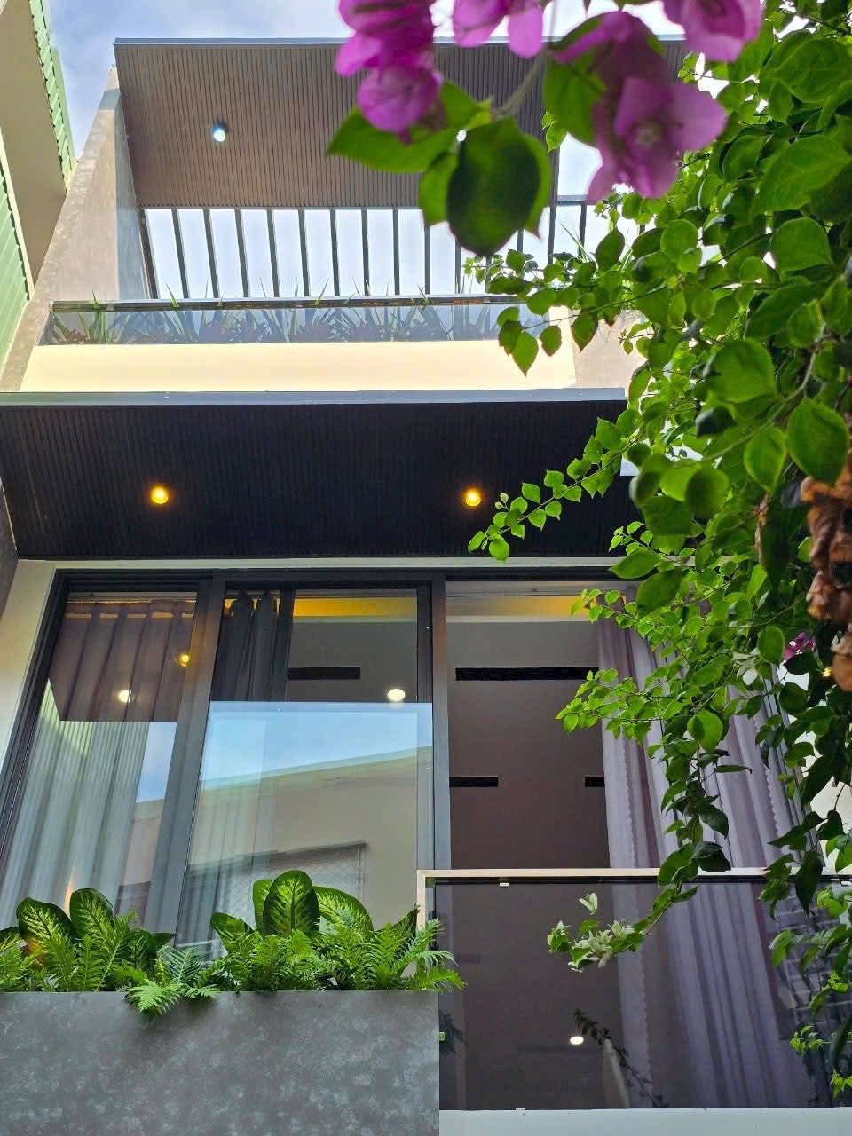 BÁN NHÀ TRUNG TÂM CẦU GIẤY – 40M2 X 4 TẦNG – GIÁ CHỈ 8 TỶ 300.