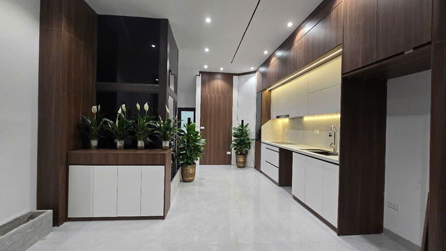 SIÊU HIẾM VĂN CHƯƠNG - ĐỐNG ĐA - NGÕ THÔNG KINH DOANH VF3 ĐỖ CỬA 10M Ô TÔ QUAY ĐẦU - 5 TẦNG, MT 4.5M THANG MÁY FULL NỘI THẤT,