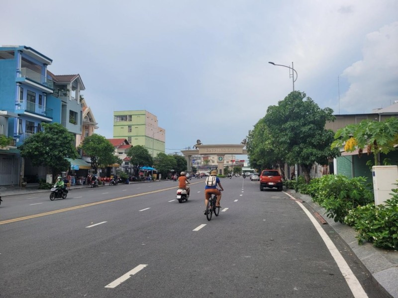 Biệt thự đẹp hiếm có khu Vạn Phúc – sân đậu 3 ô tô – SHR – chỉ 27 tỷ