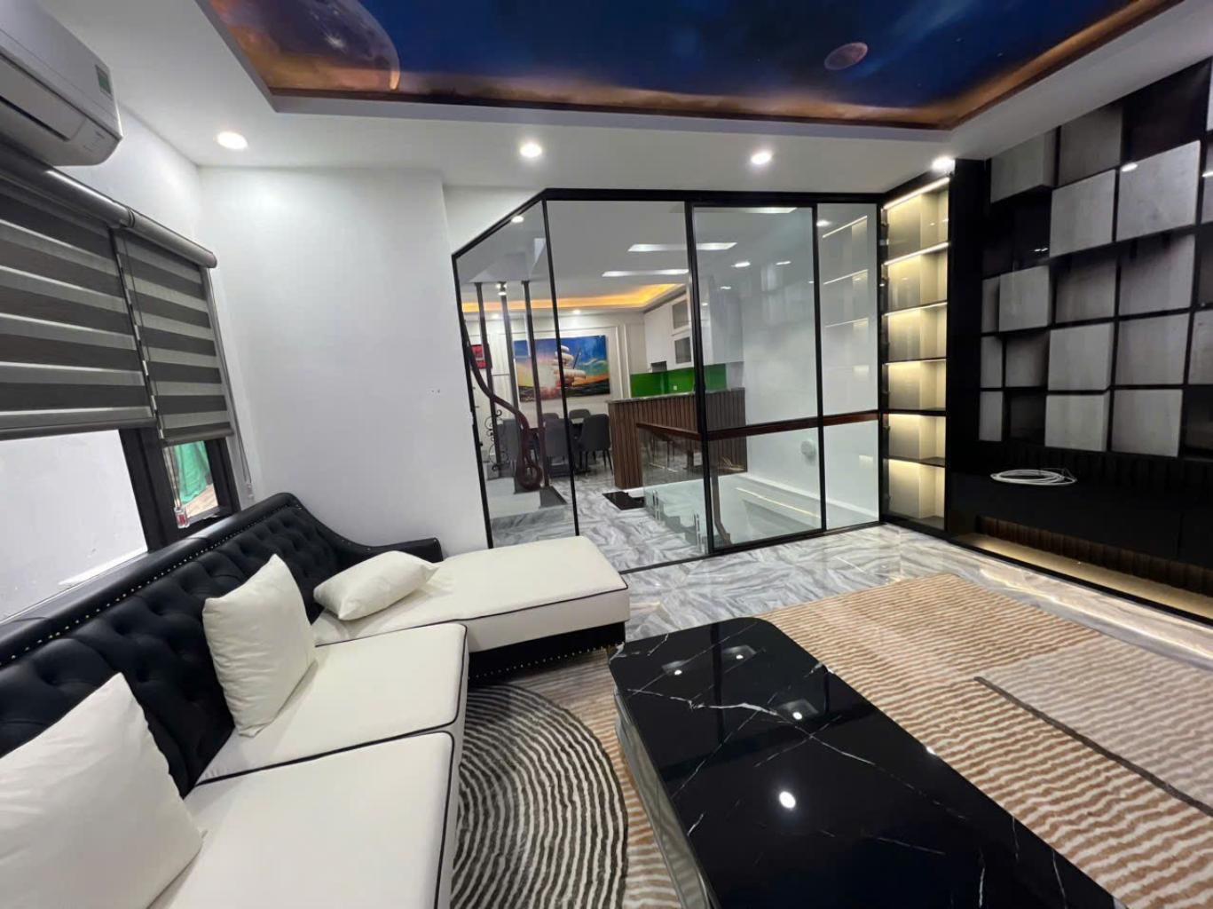 Bán nhà Đội Cấn, Ba Đình, 42m2, 5 tầng, Mt 9m, chỉ 9.5 tỷ